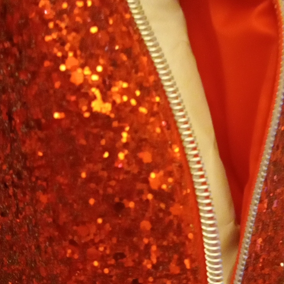 ❤️Bath & Body Works Red Glitter Cosmetic Bag! - Picture 3 of 3